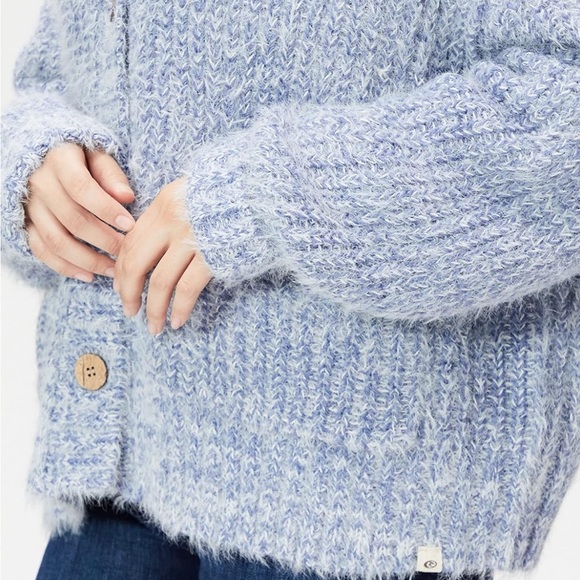 Rip Curl Fuzzy Baby Blue Lightweight Cardigan Sweater - Picture 16 of 16